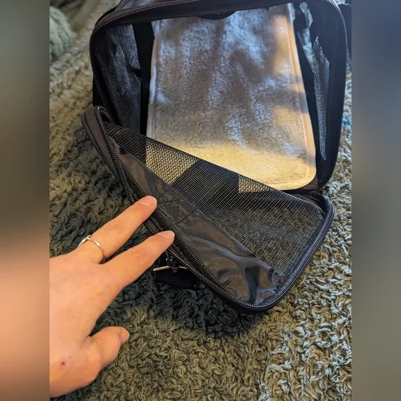 Amazon Basics Soft Sided Mesh Pet Travel Carrier Medium Size - Picture 10 of 13